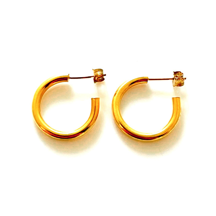 Solid 18ct Gold Plated 20mm Hoop Earrings | 2.5mm Width | Roberts & Co